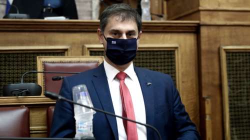 Θεοχάρης: Δεν θα απαγορεύονται τα ταξίδια σε όσους δεν έχουν κάνει το εμβόλιο