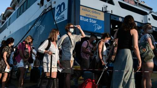 Συνεδριάζουν οι λοιμωξιολόγοι: Ανησυχία για τα νησιά - Αυστηρότερα μέτρα και έλεγχοι από το Σάββατο