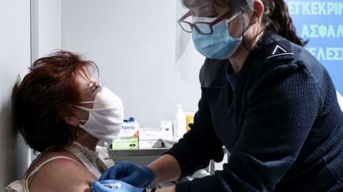 Eμβολιασμοί κορονοϊού: Ποιοι παίρνουν σειρά ανά ηλικία ή επάγγελμα, πόσα εμβόλια περιμένουμε ως τον Ιούνιο