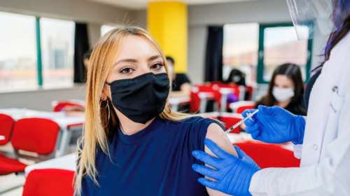 Το προφίλ του ανεμβολίαστου: Γιατί δεν πείθονται ή διστάζουν - Ο ρόλος των social media