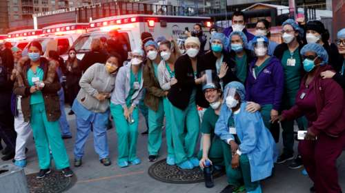 Απίστευτη τραγωδία στις ΗΠΑ με 4.500 θανάτους σε ένα 24ωρο, αλλά ο Τραμπ λέει να "ξαναπάρει μπρος η Αμερική"