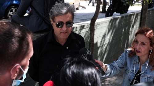 Δικαστικό θρίλερ με τον Νίκο Κουρή Θεοδωράκη - Το τεστ DNA θα δείξει αν είναι πραγματικά γιος του Μίκη