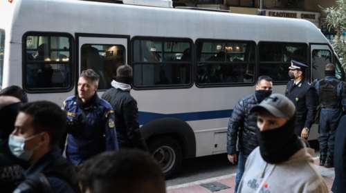 Πέραμα: Ταυτοποιήθηκε ο 16χρονος Ρομά - &quot;Κλειδί&quot; οι αυτόπτες μάρτυρες για να αφεθούν ελεύθεροι οι αστυνομικοί