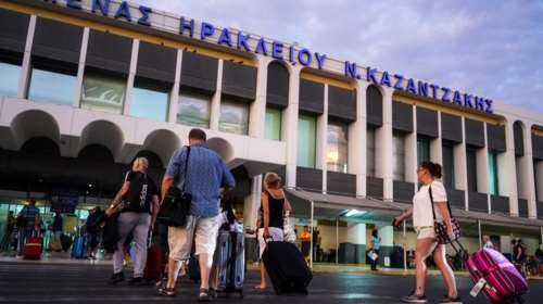 Ηράκλειο: 44 συλλήψεις στο αεροδρόμιο - Επιχείρησαν να ταξιδέψουν με πλαστά έγγραφα