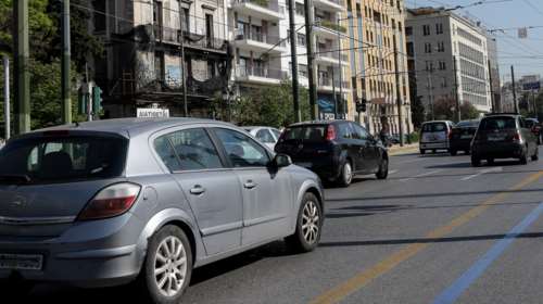 Το σχέδιο χαλάρωσης των μέτρων: Πότε θα κυκλοφορούμε χωρίς sms ή χαρτί αλλά όχι εκτός περιφέρειας