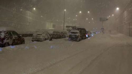 Εφιάλτης η Αττική Οδός: Σε απόγνωση χιλιάδες οδηγοί - Στους δρόμους ο στρατός για να τους απεγκλωβίσει