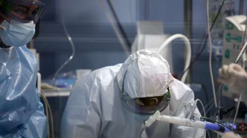 Η απίστευτη περίπτωση ασθενούς: Πέρασε 4 φορές κορονοϊό, μεταλλάχθηκε στο σώμα του και τον σκότωσε