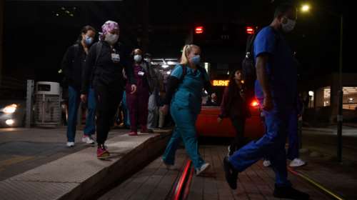 Στη δίνη της μετάλλαξης Όμικρον ο πλανήτης: Πάνω από 1 εκατ. κρούσματα κάθε μέρα την τελευταία εβδομάδα