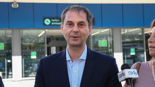 Θεοχάρης στο Politico: Το πιστοποιητικό εμβολιασμού να καθιερωθεί το συντομότερο δυνατόν - Περιφρουρεί την ελεύθερη μετακίνηση