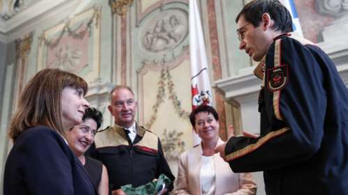 Συγκινητική επιστολή Αυστριακού πυροσβέστη στη Σακελλαροπούλου: Είμαστε έτοιμοι να επιστρέψουμε αμέσως