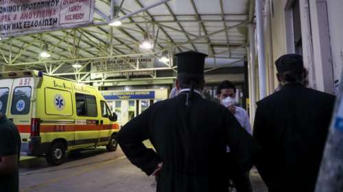 Επίθεση με βιτριόλι στη Μονή Πετράκη: Εκτός κινδύνου οι Μητροπολίτες - &quot;Ελιωσαν τα ράσα τους, δεν θα γλίτωναν χωρίς αυτά&quot;