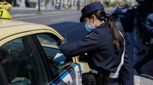 Κορονοϊός - Μάσκα και μέτρα σε ταξί και ΙΧ: Τι ισχύει σε περίπτωση έκτακτης ανάγκης - Διευκρινίσεις Χαρδαλιά