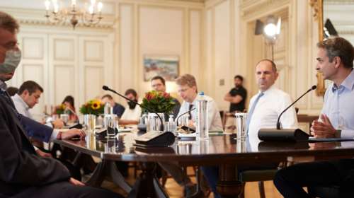 Τρία νέα έκτακτα μέτρα για τον κορονοϊό - Μόνο με αρνητικό τεστ θα μπαίνουν οι τουρίστες από τον Προμαχώνα