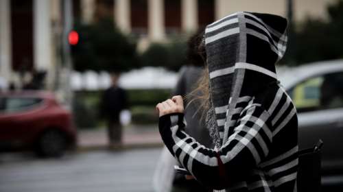 Καιρός: Τσουχτερό το κρύο και σήμερα - Πού θα σημειωθούν βροχές και χιονοπτώσεις