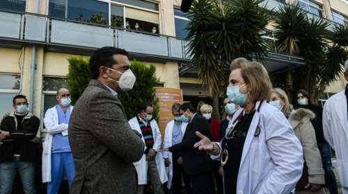 Επίσκεψη Τσίπρα στο &quot;Γεννηματάς&quot;: Η χώρα βιώνει μια τραγωδία και η κυβέρνηση δεν ενισχύει το ΕΣΥ [εικόνες]