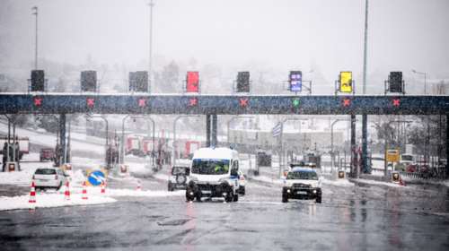 Κλειστή η Εθνική Αθηνών-Λαμίας - Μόνο με αλυσίδες στην Αθηνών - Κορίνθου - Ποιοι δρόμοι της Αττικής είναι κλειστοί