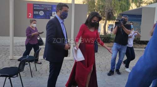 Η &quot;κόκκινη&quot; Γιάννα Αγγελοπούλου έβαλε &quot;φωτιά&quot; στο παλιό λιμάνι των Χανίων [εικόνες]