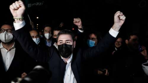 Νίκος Ανδρουλάκης: Στη... &quot;γιάφκα&quot; της Μαντζάρου γιόρτασε τη μεγάλη νίκη του - Με &quot;Καλημέρα Ηλιε&quot; και μαντινάδες [εικόνες]