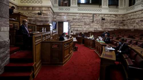 Κορυφώνεται η σύγκρουση στη Βουλή για το εργασιακό νομοσχέδιο: Βολές για &quot;εργατοπατερικά κόμματα&quot; και &quot;εργασιακό μεσαίωνα&quot;