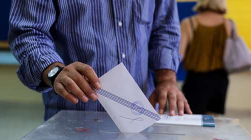 Σενάρια πρόωρων εκλογών μετά τον πόλεμο στην Ουκρανία και την ενεργειακή κρίση - Στο τραπέζι αλλαγή του εκλογικού νόμου