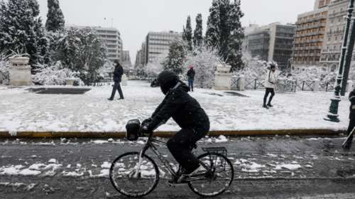 Κακοκαιρία &quot;Ελπίς&quot; - Εργασία: Τι ισχύει με άδειες και αποδοχές σε περίπτωση χιονόπτωσης