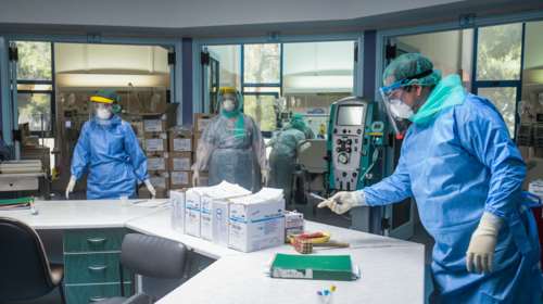 Ασφυξία στα νοσοκομεία της Αττικής: Στο 95% η πληρότητα των ΜΕΘ - Σχέδιο για μεταφορά ασθενών σε Χαλκίδα, Κόρινθο, Βοιωτία