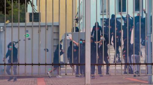 Επικίνδυνο μείγμα ακροδεξιών και αντιεμβολιαστών βλέπει η ΕΛΑΣ στα ΕΠΑΛ Θεσσαλονίκης - Ανήλικοι με σουγιάδες και ρόπαλα