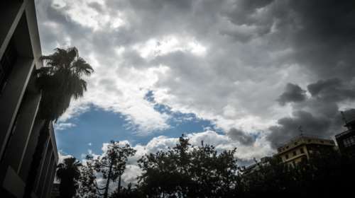 Φθινοπωρινός ο καιρός σήμερα - Συννεφιά και κατά τόπους ομίχλη