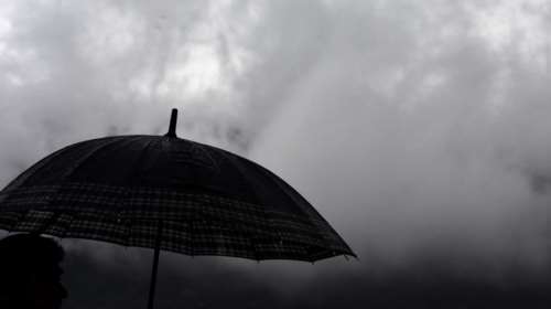 Συνεχίζεται το χειμωνιάτικο σκηνικό με βροχές και καταιγίδες - Πού θα χιονίσει