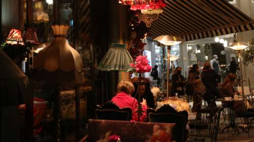 Ατσαλάκης: Να περιοριστούν οι επαφές σε κλειστούς χώρους- Ερχεται επιθετικά η μετάλλαξη Ομικρον