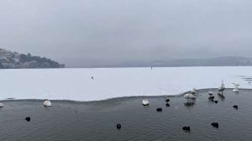 Κακοκαιρία &quot;Φίλιππος&quot;: Πάγωσε η λίμνη της Καστοριάς - Χιόνια και στη Θεσσαλία [εικόνες - βίντεο]