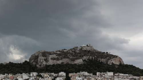 Ο καιρός της Μ. Τετάρτης: Ανοδος της θερμοκρασίας με σκόνη και τοπικές βροχές