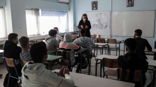 Ερχεται ο υποχρεωτικός εμβολιασμός και για εκπαιδευτικούς - Στο τραπέζι και οι Ενοπλες Δυνάμεις