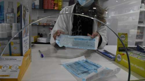 Δωρεάν self test για εμβολιασμένους και ανεμβολίαστους ενόψει εορτών: Πότε θα διανεμηθούν
