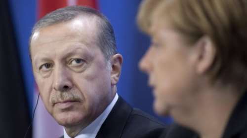 Ο Ερντογάν ζητά αναθεώρηση της συμφωνίας με την ΕΕ για το μεταναστευτικό