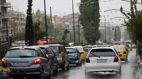 Κακοκαιρία: Άνοιξαν οι ουρανοί στην Αθήνα - Χαλάζι και έντονη βροχόπτωση - Προβλήματα στους δρόμους