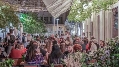 Εστιατόρια μεικτά και covid free: Πώς θα λειτουργούν - Η ειδική εφαρμογή, τα πρόστιμα και η καμπάνια με επώνυμους