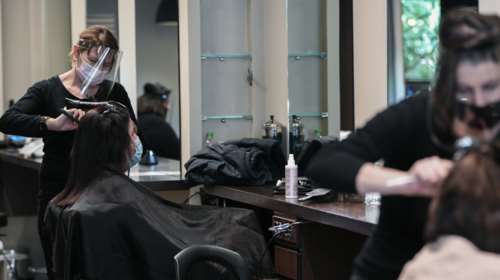 Κομμωτήρια, βιβλιοπωλεία, ΚΤΕΟ: Το ωράριο και τα μέτρα