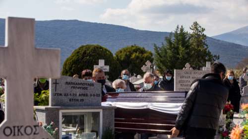 Δολοφονία Καραϊβάζ: Θρήνος στο τελευταίο &quot;αντίο&quot; στον δημοσιογράφο στη Δράμα [εικόνες]