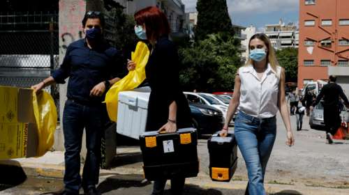 Άρχισαν τα κατ&#39; οίκον τεστ από τα κινητά συνεργεία του ΕΟΔΥ [εικόνες]