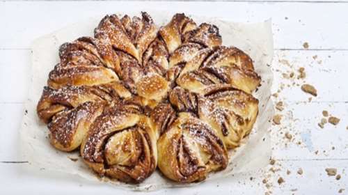 Συνταγή Αργυρώς Μπαρμπαρίγου: Πανεύκολα μπριός γεμιστά με σοκολάτα