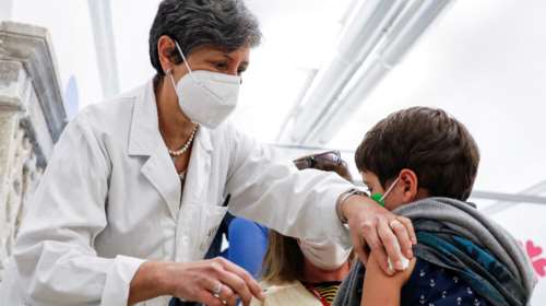 Γιατί είναι ρίσκο ο μη εμβολιασμός των παιδιών - Σε πρώτη φάση θα εμβολιαστούν 30.000 από τα 740.000 ηλικίας 5-11 ετών