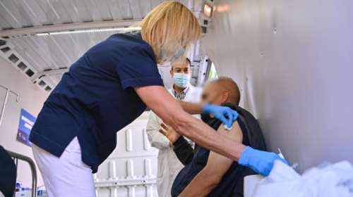 Κορονοϊός - ECDC: Τα εμβόλια στην Ελλάδα έχουν σώσει 12.175 ανθρώπους άνω των 60 ετών