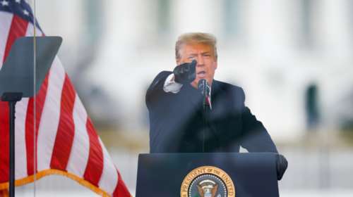 Επεισόδια στο Καπιτώλιο: Facebook και Twitter μπλόκαραν τον λογαριασμό του Τραμπ