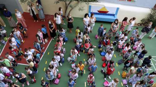 Επιστροφή στα θρανία: Με πιστοποιητικά και τεστ οι μαθητές στις σχολικές αίθουσες - Οδηγός επιβίωσης [εικόνες]