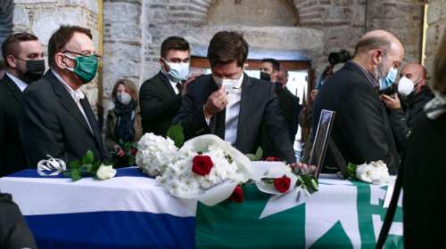 Κηδεία Φώφης Γεννηματά: Απαρηγόρητος ο στενός της συνεργάτης Παύλος Χρηστίδης [εικόνες]