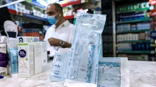 Κορονοϊός: Ερχεται το εμβόλιο στα φαρμακεία, όπως και για τη γρίπη - Τι λένε οι φαρμακοποιοί