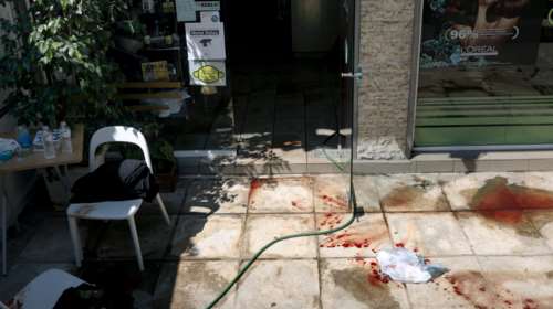 Τρόμος στου Ζωγράφου: Σε αμόκ 54χρονος μαχαίρωσε περαστικούς με ματσέτα - Τέσσερις τραυματίες [εικόνες]