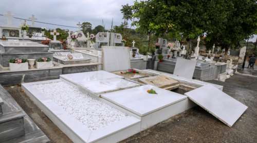 Μίκης Θεοδωράκης: Αυτός είναι ο τάφος του κορυφαίου μουσικοσυνθέτη στον Γαλατά Χανίων [εικόνες]