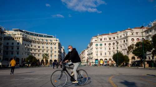 Κορονοϊός- &quot;Στο κόκκινο&quot; πλέον η Θεσσαλονίκη: 30 διασωληνώσεις σε μία νύχτα, εξαντλούνται οι κλίνες ΜΕΘ